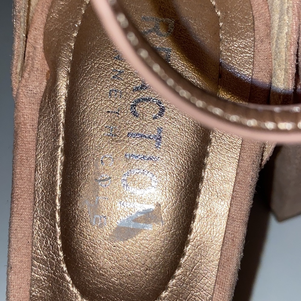 Kenneth Cole Heels - Picture 5 of 9